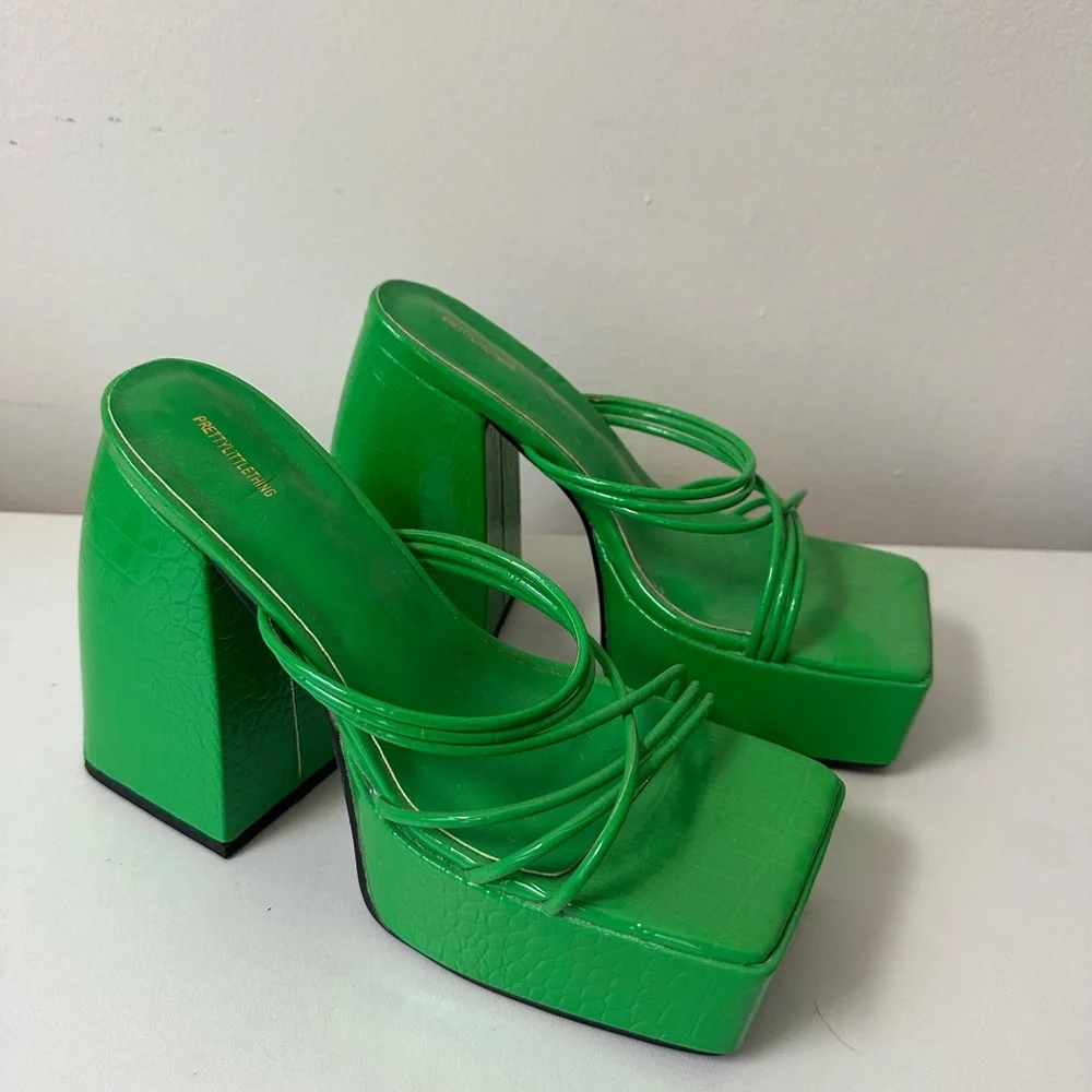 PrettyLittleThing Vibrant Green Block Heels - Picture 2 of 3